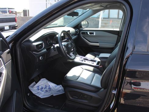 Used 2023 Ford Explorer XLT w/ Equipment Group 202A AWD/4WD image 22