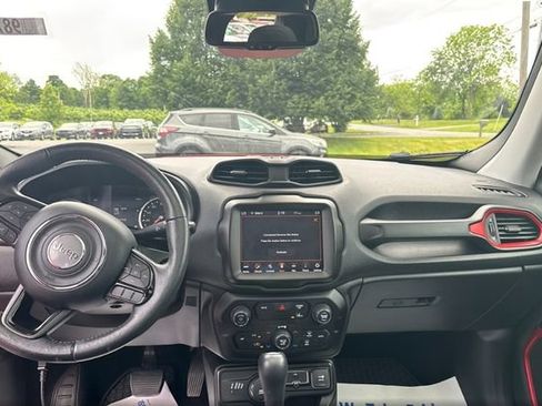 Used 2022 Jeep Renegade Latitude w/ Sun/Sound Group AWD/4WD image 12