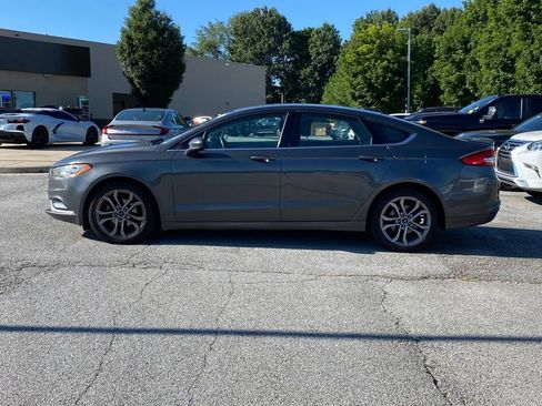Used 2017 Ford Fusion SE w/ Equipment Group 201A FWD image 4