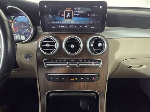Used 2022 Mercedes-Benz GLC 300 4MATIC w/ Premium Package Lite image 14
