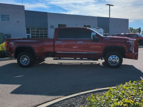 Used 2025 Chevrolet Silverado 3500 High Country w/ High Country Premium Package image 9