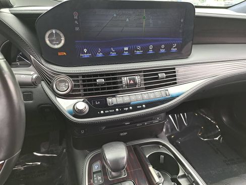 Used 2022 Lexus LS 500 w/ Interior Upgrade Package RWD image 21