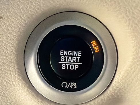 Used 2022 Chrysler Pacifica Limited image 36