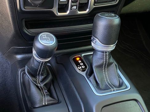 Used 2020 Jeep Wrangler Unlimited Sahara image 20