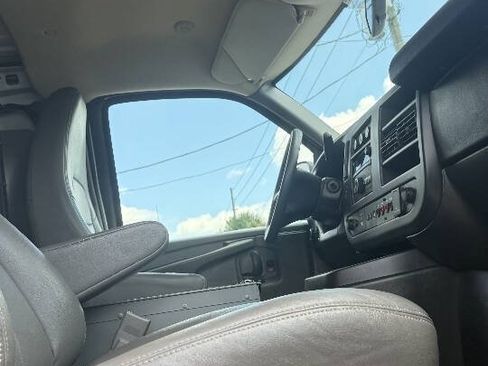 Used 2015 Chevrolet Express 2500 RWD image 86
