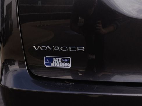 Used 2023 Chrysler Voyager LX FWD image 44