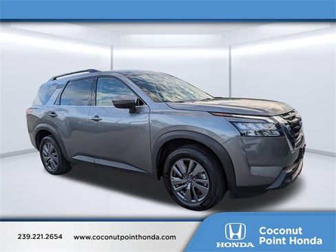 Used 2025 Nissan Pathfinder SV image 1