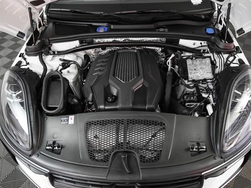 Used 2025 Porsche Macan image 13