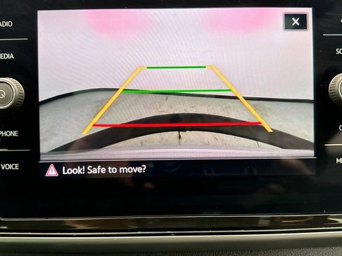 Used 2022 Volkswagen Atlas Cross Sport SE image 15