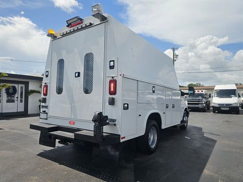 Used 2018 GMC Savana 3500 w/ Power Convenience Package RWD image 5
