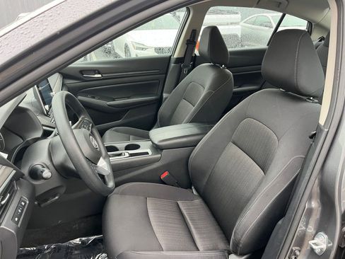 Used 2025 Nissan Altima 2.5 SV image 36