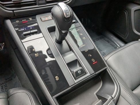 Certified 2025 Porsche Macan image 37