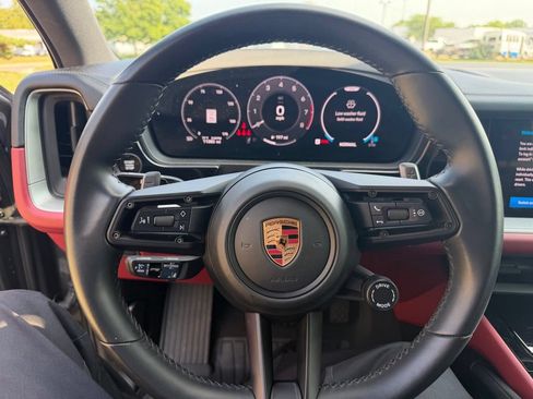 Certified 2025 Porsche Cayenne AWD/4WD image 13
