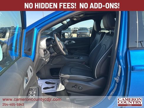 New 2026 Chrysler Pacifica Limited w/ S Appearance Package FWD image 10