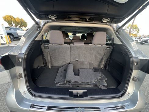 Used 2023 Toyota Highlander LE image 25