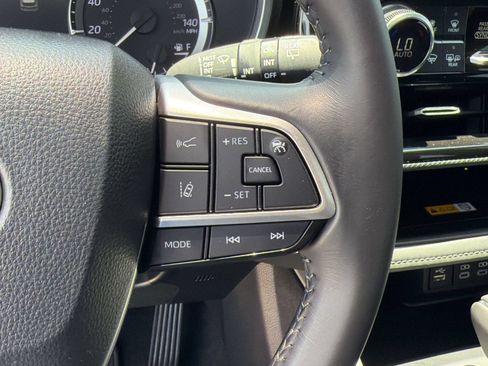 Used 2024 Toyota Highlander XSE FWD image 30
