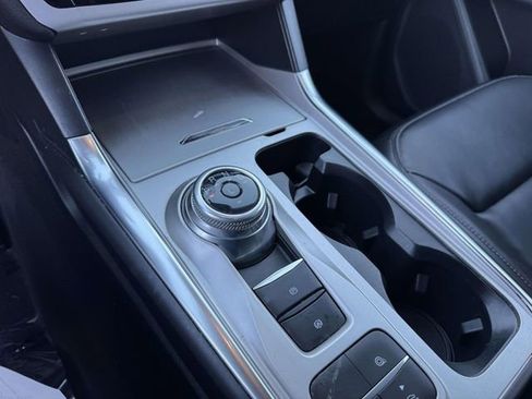 Used 2022 Ford Explorer XLT w/ Equipment Group 202A image 20