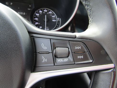 Used 2018 Alfa Romeo Giulia AWD image 34