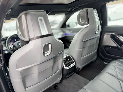 Certified 2023 BMW 760i xDrive w/ Executive Package image 23