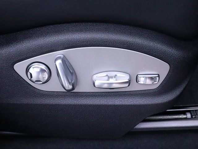 Certified 2025 Porsche Macan Turbo AWD/4WD image 23