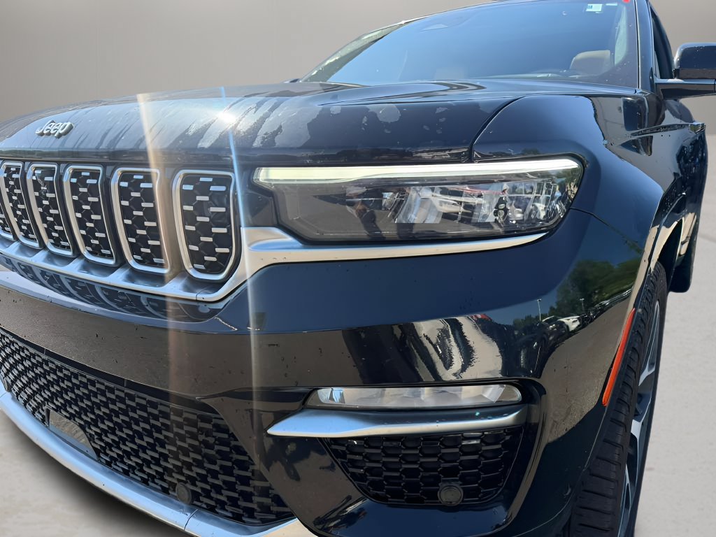 Used 2023 Jeep Grand Cherokee Summit AWD/4WD image 24
