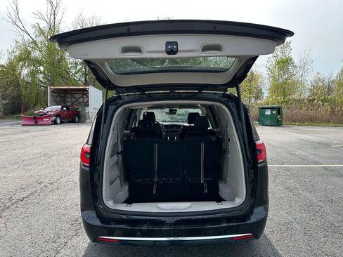 Certified 2023 Chrysler Pacifica Touring-L FWD image 15