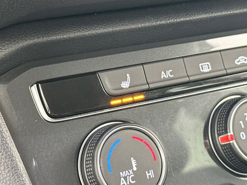 Used 2022 Volkswagen Tiguan S image 19