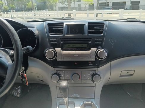 Used 2010 Toyota Highlander 2WD image 18