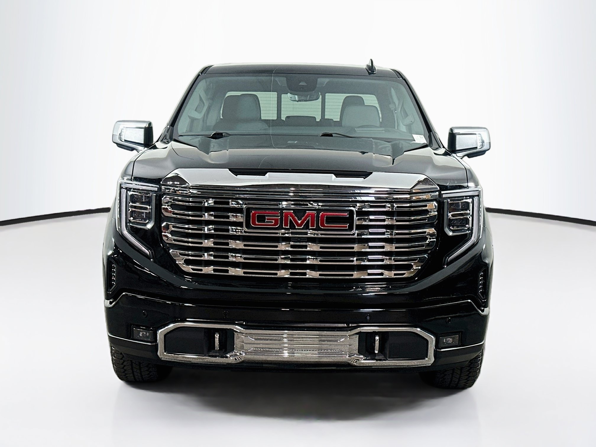 Used 2024 GMC Sierra 1500 Denali w/ Technology Package AWD/4WD image 2