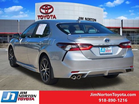 Used 2024 Toyota Camry SE FWD image 7