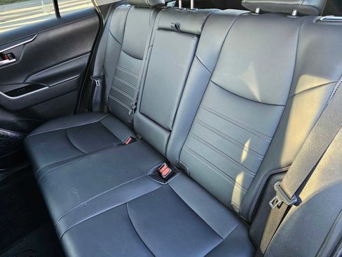Used 2020 Toyota RAV4 XLE Premium image 17