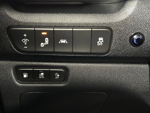 Used 2020 Kia Niro EX image 19