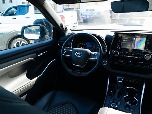 Used 2021 Toyota Highlander XSE image 9