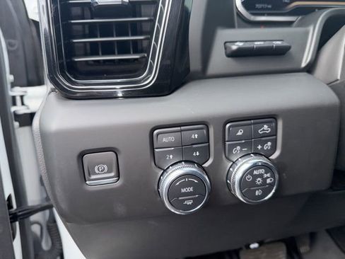Used 2023 GMC Sierra 1500 AT4X image 43