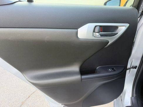 Used 2013 Lexus CT 200h w/ Premium Pkg w/Navigation image 12