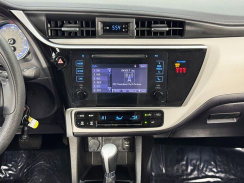Used 2019 Toyota Corolla LE image 21
