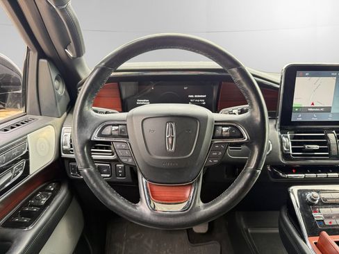Used 2021 Lincoln Navigator Reserve w/ Luxury Package AWD/4WD image 12