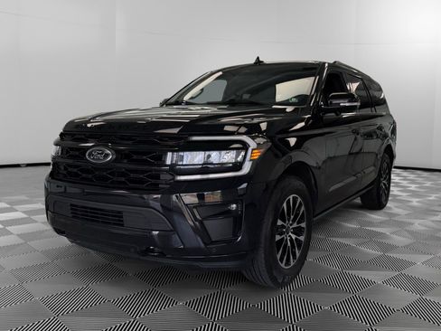 Used 2023 Ford Expedition Limited image 4