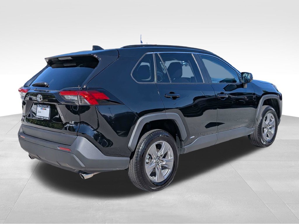Used 2025 Toyota RAV4 LE AWD/4WD image 4