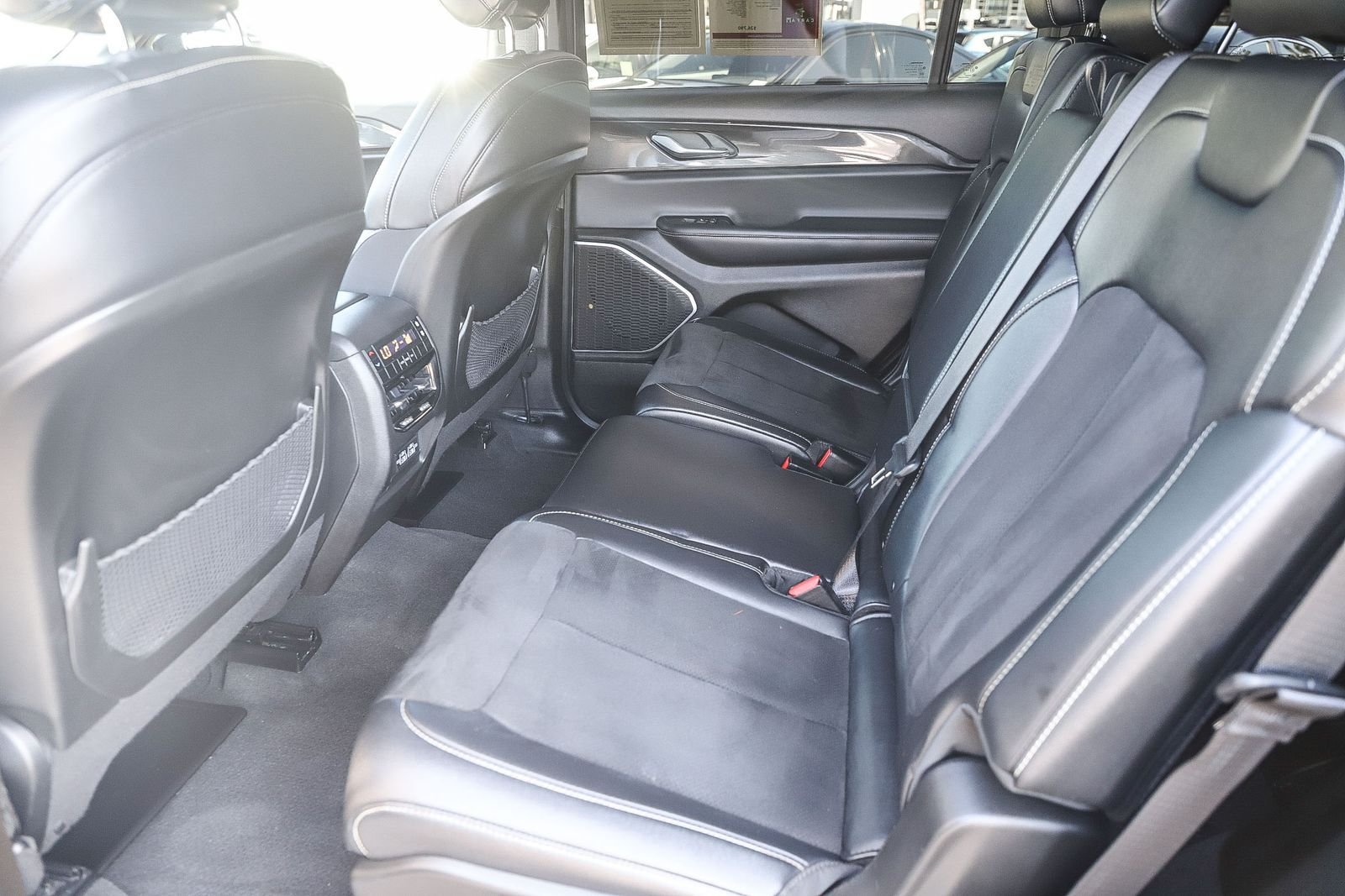 Used 2022 Jeep Grand Cherokee L Laredo RWD image 18