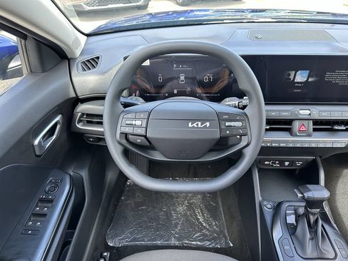 New 2026 Kia K4 FWD image 9