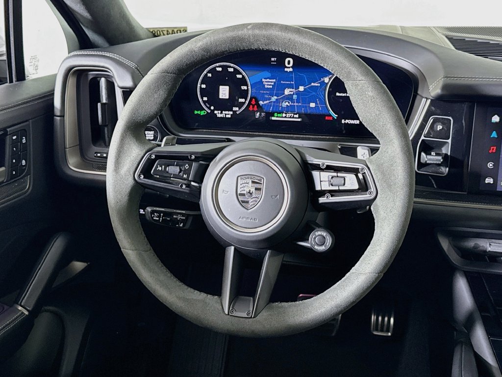 Certified 2025 Porsche Cayenne Turbo AWD/4WD image 12