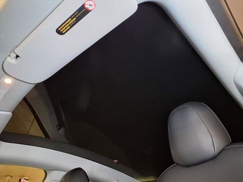 Used 2021 Tesla Model Y Long Range image 24