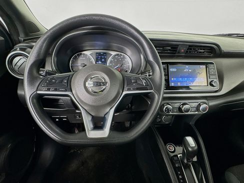 Used 2019 Nissan Kicks S FWD image 11