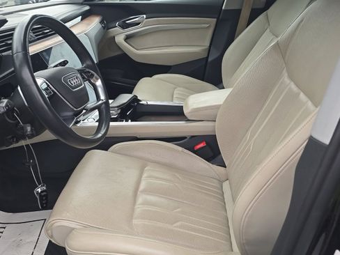 Used 2019 Audi e-tron Prestige w/ Prestige Package AWD/4WD image 17