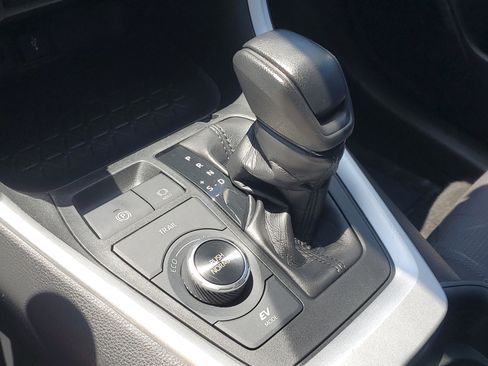 Certified 2020 Toyota RAV4 XLE AWD/4WD image 29
