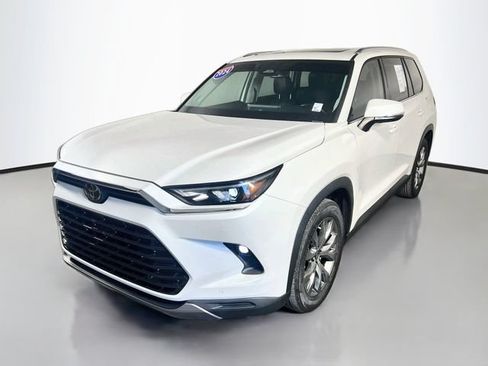 Used 2024 Toyota Grand Highlander AWD image 4
