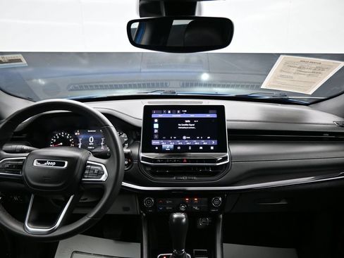 Used 2022 Jeep Compass Latitude FWD image 19