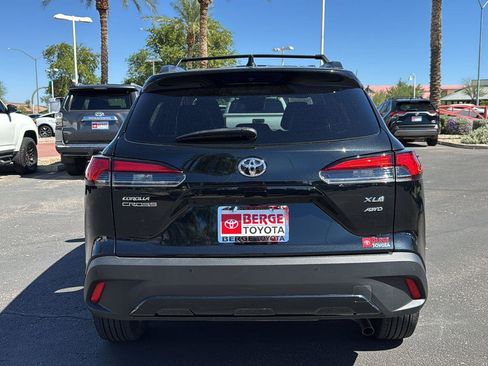 Used 2025 Toyota Corolla Cross XLE image 6