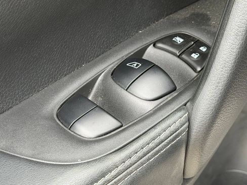 Used 2021 Nissan Rogue Sport SV w/ Technology Package FWD image 25